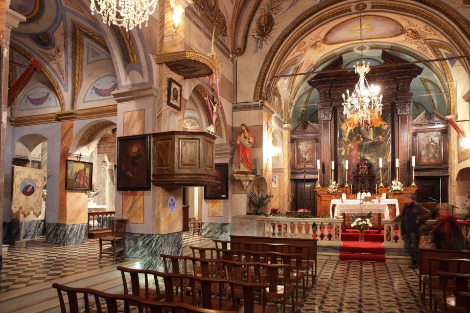 Intérieur église à Brando