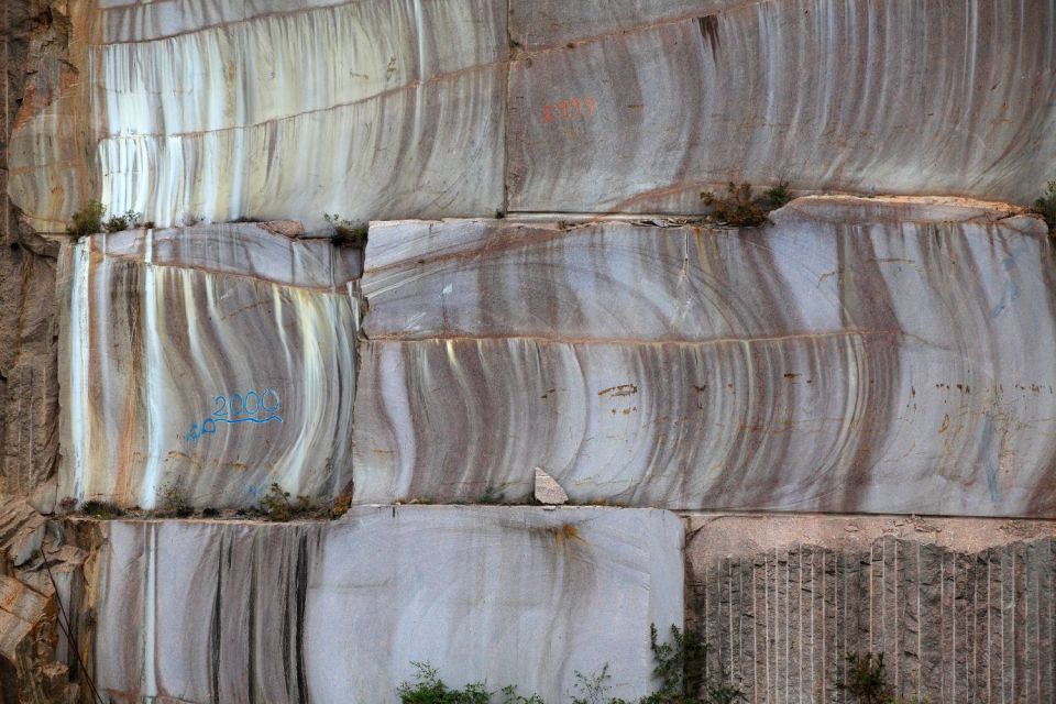 Carrière de granit inondée en Bretagne