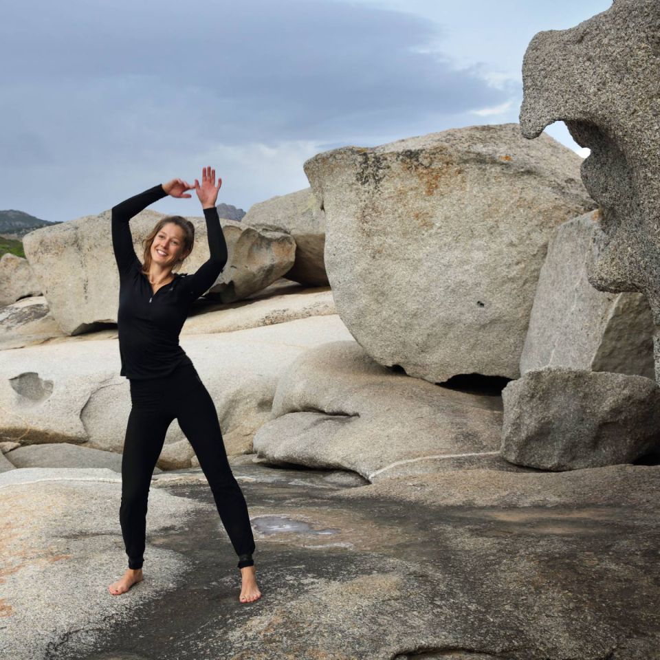 Sarah dans les rochers